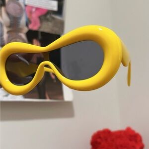 YELLOW IT GIRL SHADES / SUNGLASSES